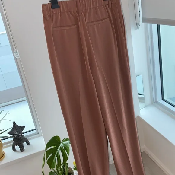 NEW Uniqlo High Waisted Dress Pants in a Dark Mauve Colour - Picture 4 of 6